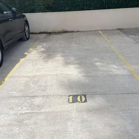 Bord De Mer,plage De Sable,parking Gratuit Antibes